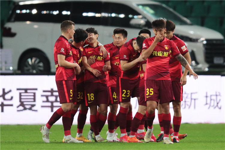 欧冠红黑榜：格纳布里领衔红榜，亚马尔、伊萨克进入黑榜（欧冠红黑榜出炉：格纳布里登顶红榜，亚马尔、伊萨克上黑榜）